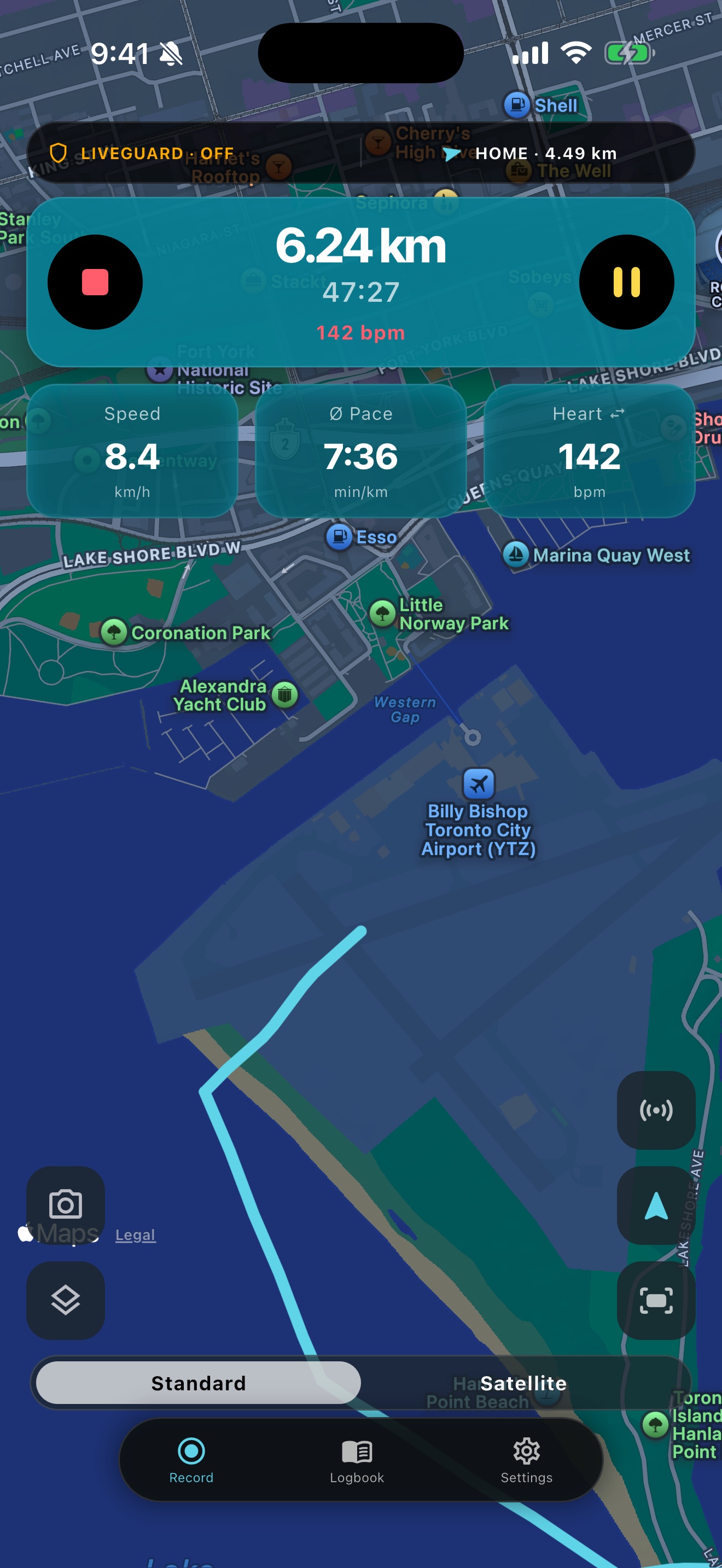 SUPKA live tracking on iPhone, with distance, pace and a map of the session.